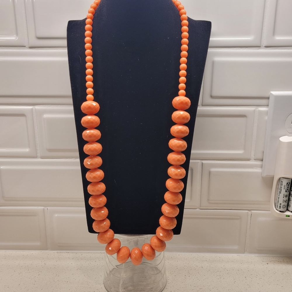 Long necklace with salmon colored beads